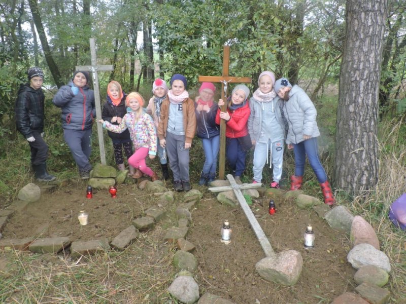 Zuchy sprzątanie grobów